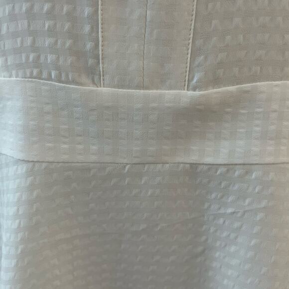 EUC Ann Taylor Off-White Flutter Sleeve Peplum Blouse. Size M. - Picture 5 of 9